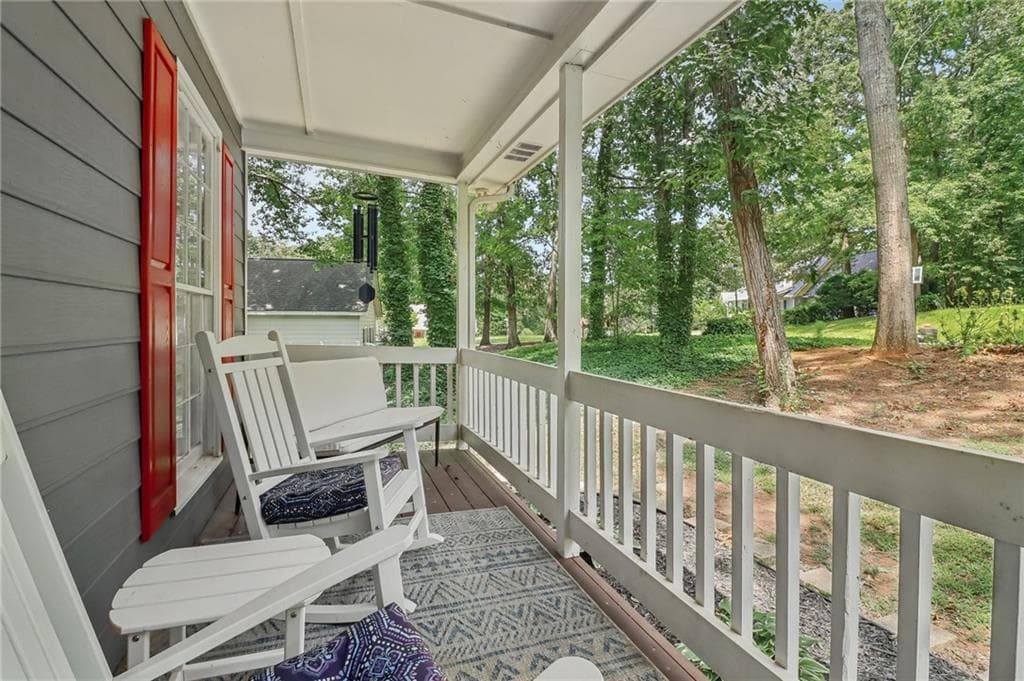 6 bedroom, 3 bathroom, 2,345 sq ft single family residence for sale at 1910 Fernwood Drive, Lawrenceville, GA 30043 — photo 6