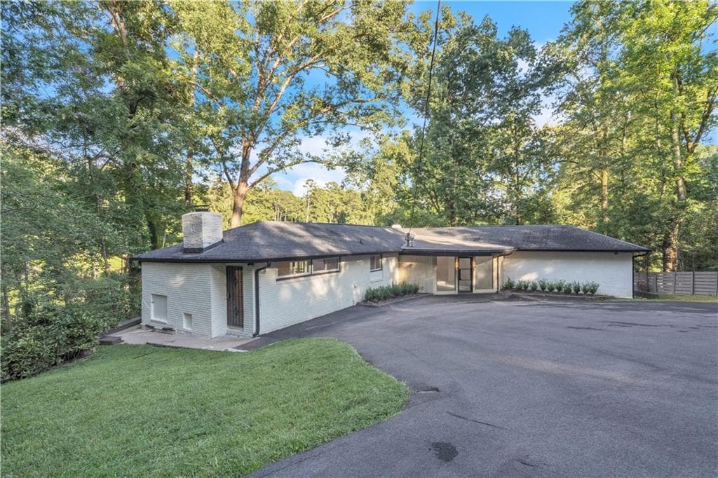 3 bedroom, 2 bathroom, 2,680 sq ft single family residence for sale at 1568 Niskey Lake Trail, Atlanta, GA 30331 — photo 2