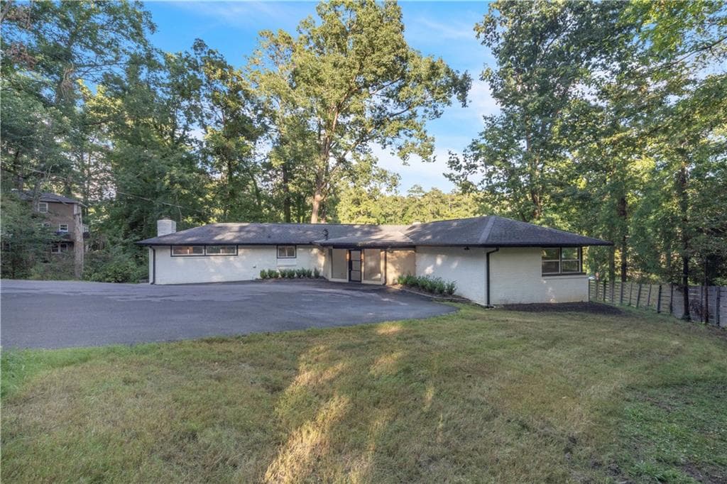 3 bedroom, 2 bathroom, 2,680 sq ft single family residence for sale at 1568 Niskey Lake Trail, Atlanta, GA 30331 — photo 3