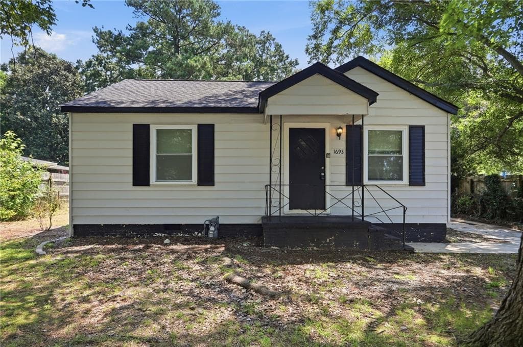 3 bedroom, 1 bathroom, 916 sq ft single family residence under contract at 1693 Concord Drive, Marietta, GA 30060