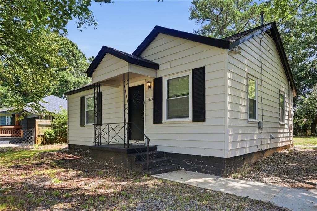 3 bedroom, 1 bathroom, 916 sq ft single family residence under contract at 1693 Concord Drive, Marietta, GA 30060 — photo 3