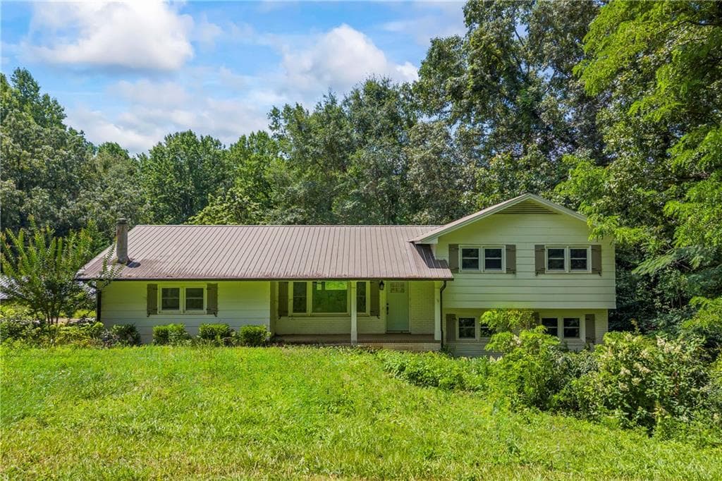 5 bedroom, 2 bathroom, 2,720 sq ft single family residence for sale at 192 Summit Street, Cornelia, GA 30531