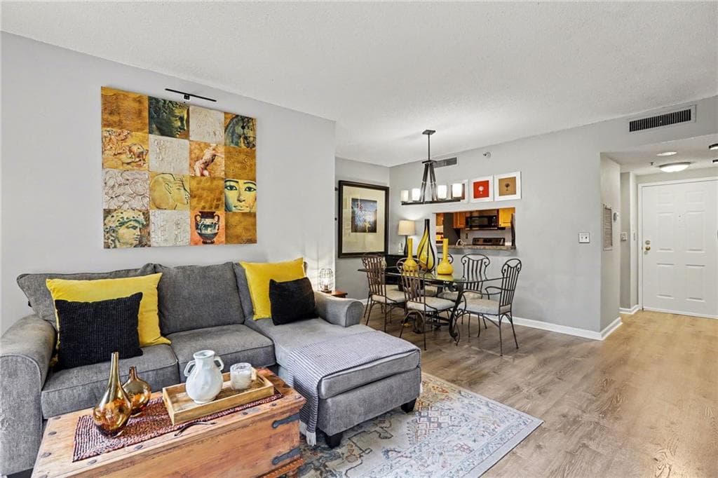 1 bedroom, 1 bathroom, 820 sq ft condominium for sale at 1 Biscayne Drive 109, Atlanta, GA 30309 — photo 1 of 29