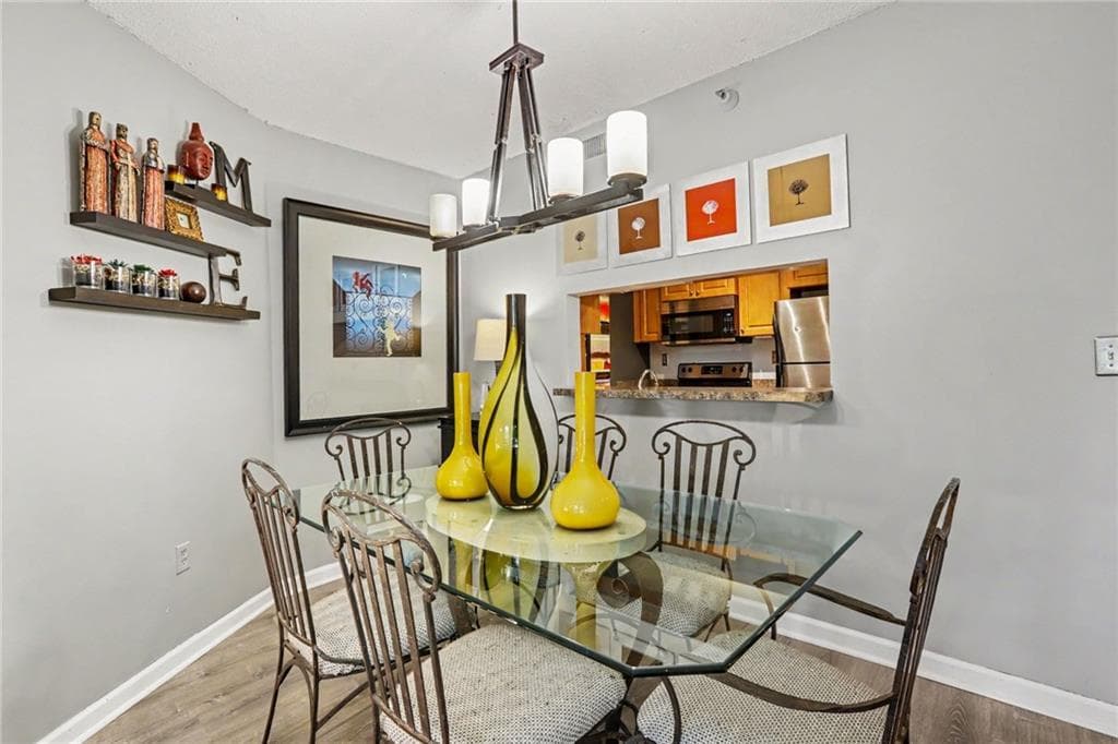 1 bedroom, 1 bathroom, 820 sq ft condominium for sale at 1 Biscayne Drive 109, Atlanta, GA 30309 — photo 4