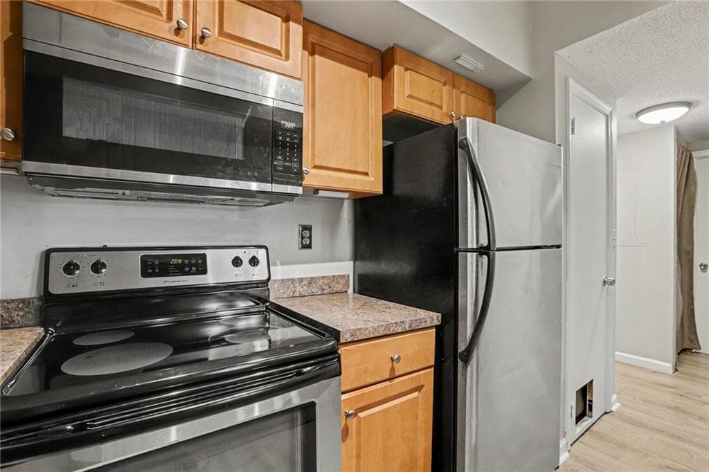 1 bedroom, 1 bathroom, 820 sq ft condominium for sale at 1 Biscayne Drive 109, Atlanta, GA 30309 — photo 8