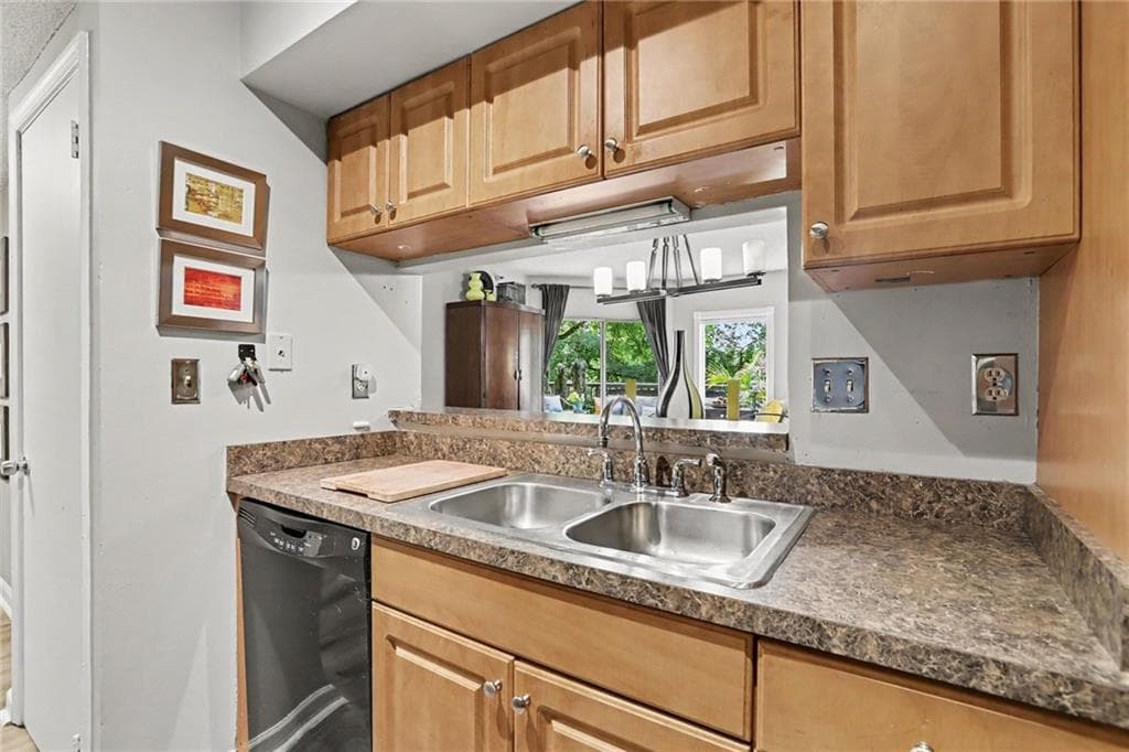 1 bedroom, 1 bathroom, 820 sq ft condominium for sale at 1 Biscayne Drive 109, Atlanta, GA 30309 — photo 10