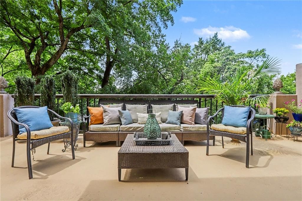 1 bedroom, 1 bathroom, 820 sq ft condominium for sale at 1 Biscayne Drive 109, Atlanta, GA 30309 — photo 6