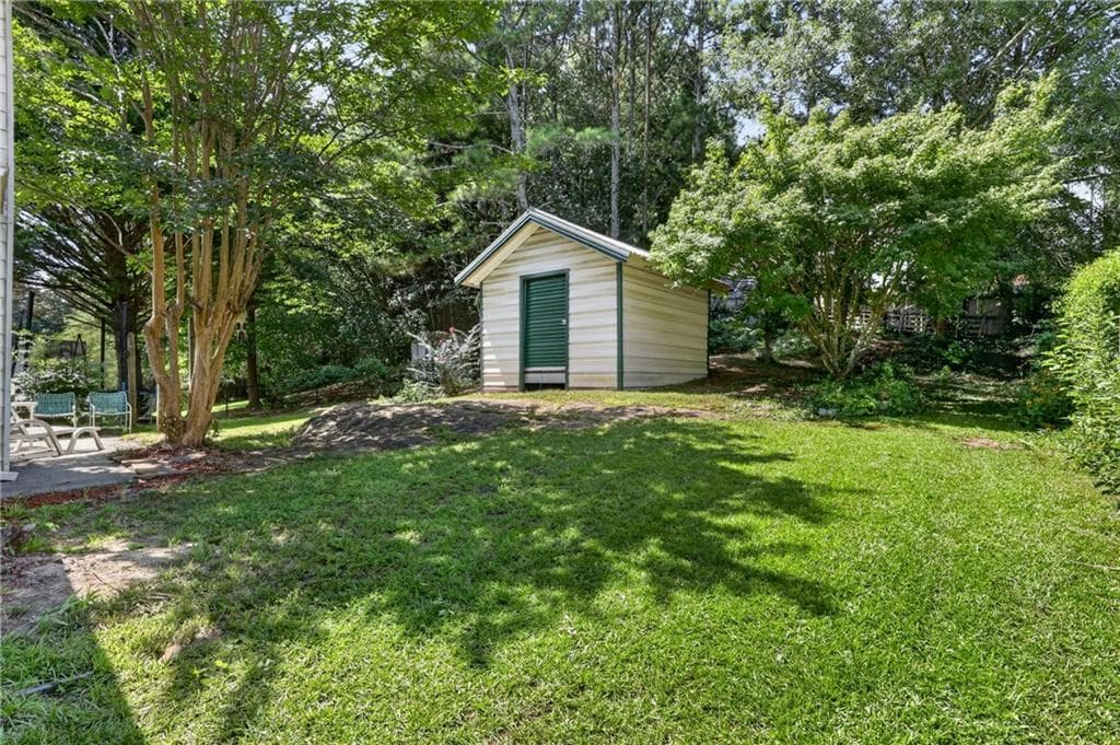 3 bedroom, 2 bathroom, 1,462 sq ft single family residence for sale at 705 Allens Landing Drive, Lawrenceville, GA 30045 — photo 4
