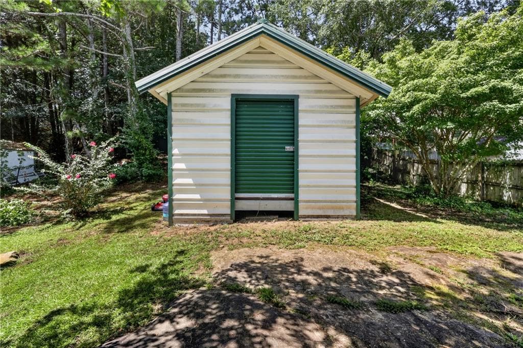 3 bedroom, 2 bathroom, 1,462 sq ft single family residence for sale at 705 Allens Landing Drive, Lawrenceville, GA 30045 — photo 5