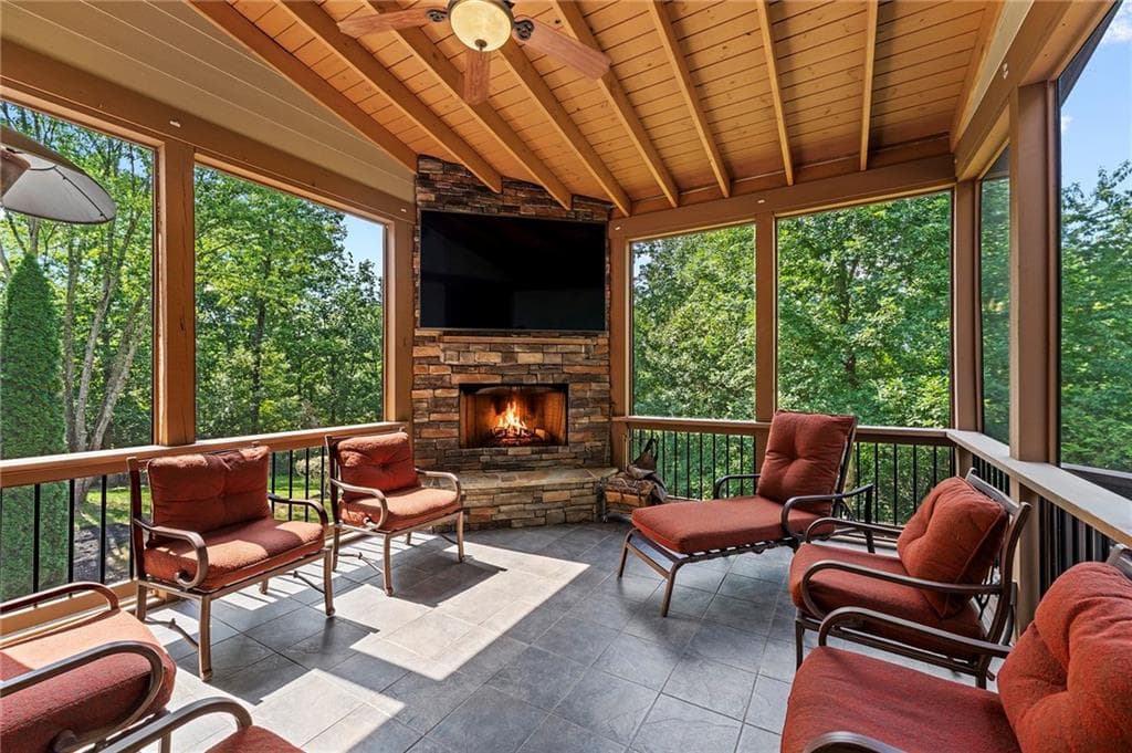 4 bedroom, 4 bathroom, 3,366 sq ft single family residence under contract at 325 N Brooke Drive, Canton, GA 30115 — photo 5
