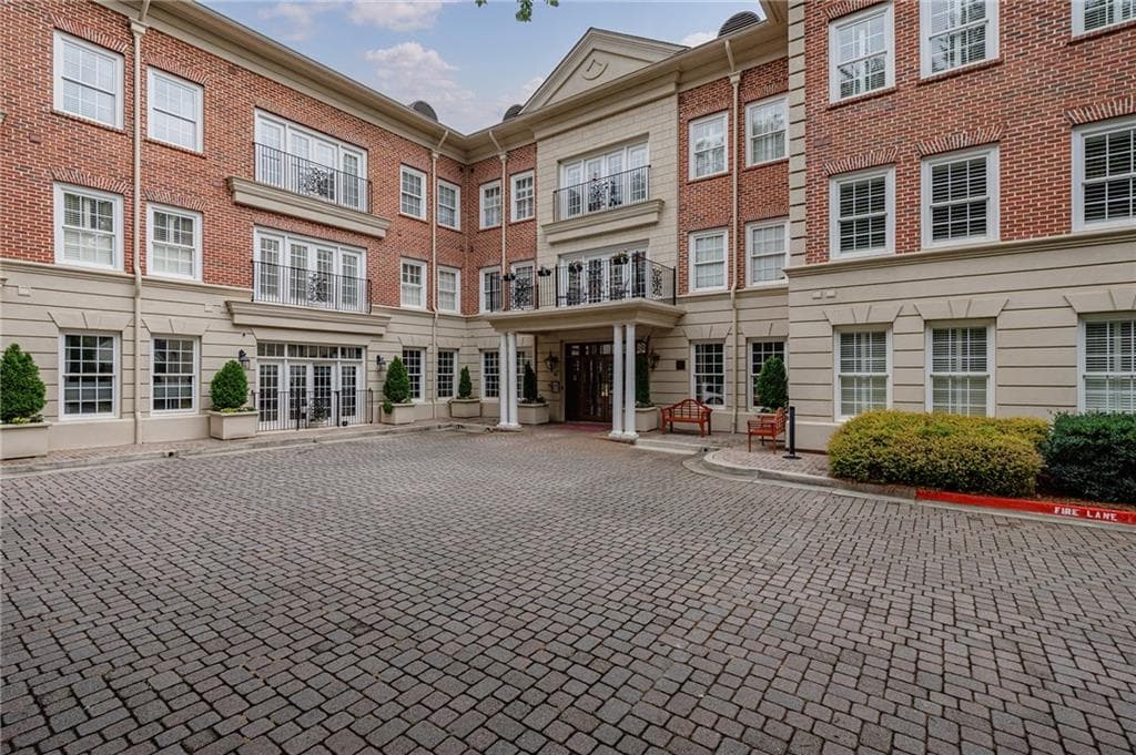 1 bedroom, 2 bathroom, 1,025 sq ft condominium for sale at 5415 Northland Drive 308, Atlanta, GA 30342