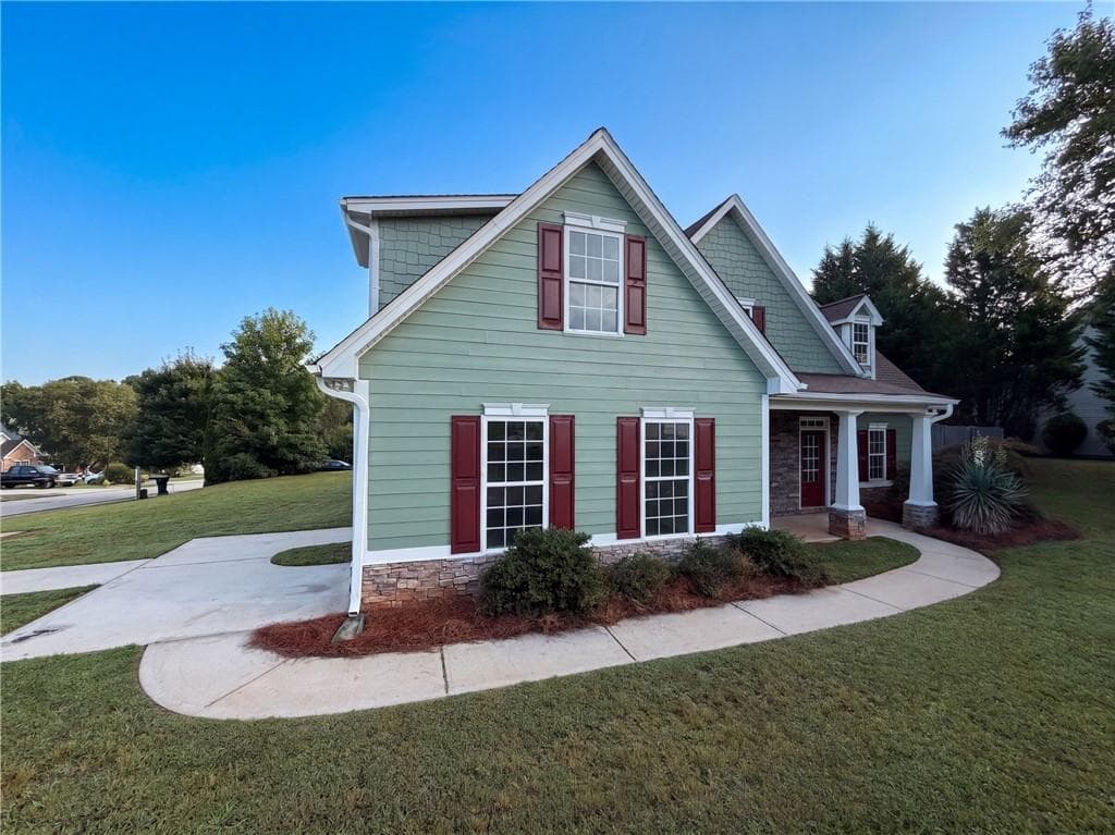 4 bedroom, 2 bathroom, 2,385 sq ft single family residence under contract at 501 Rippling Court, Temple, GA 30179