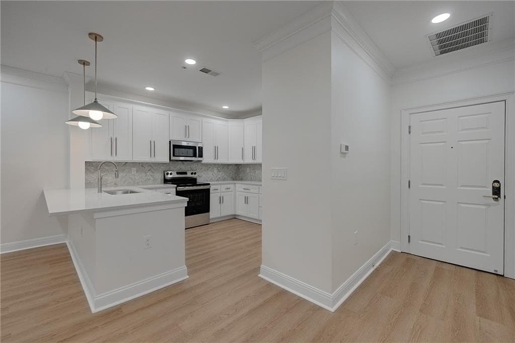 1 bedroom, 2 bathroom, 1,025 sq ft condominium for sale at 5415 Northland Drive 308, Atlanta, GA 30342 — photo 4