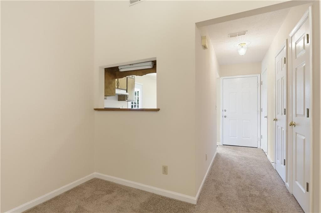 3 bedroom, 2 bathroom, 1,275 sq ft single family residence under contract at 7 Frances Drive, Rome, GA 30165 — photo 4