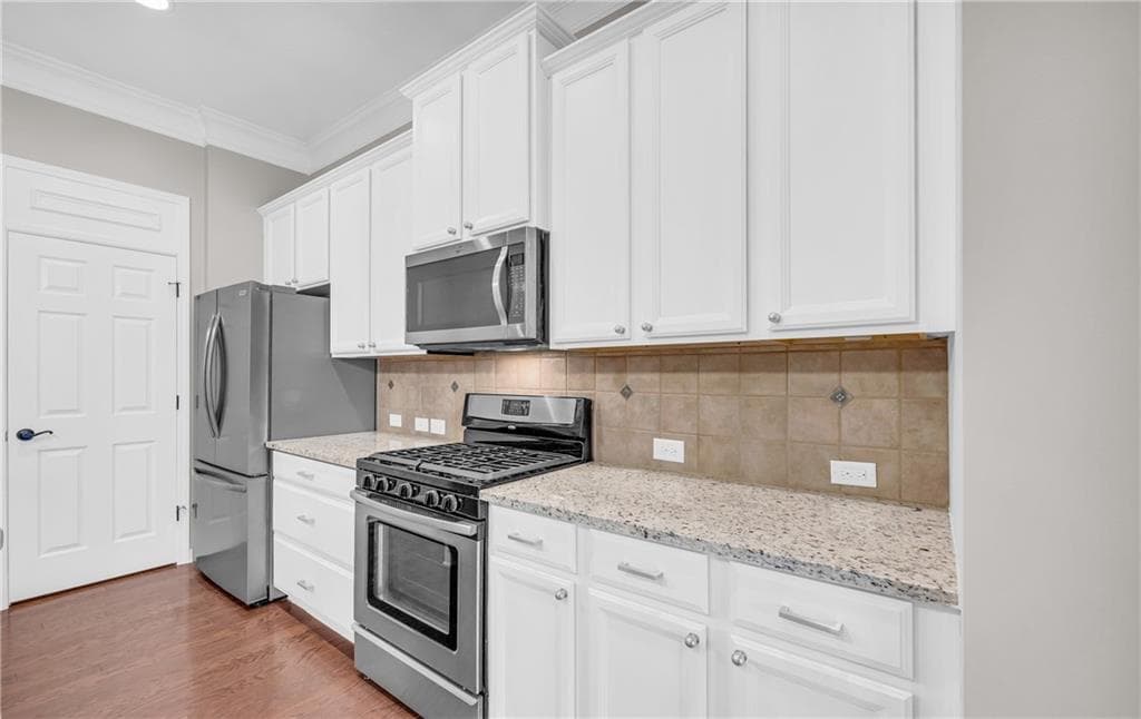 3 bedroom, 4 bathroom, 2,200 sq ft townhouse for sale at 1653 SE Sabastian Point, Atlanta, GA 30329 — photo 9