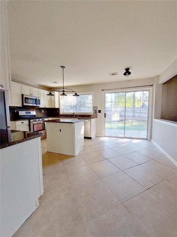 4 bedroom, 3 bathroom, 1,956 sq ft single family residence for sale at 11830 Carriage Park Lane, Johns Creek, GA 30097 — photo 7
