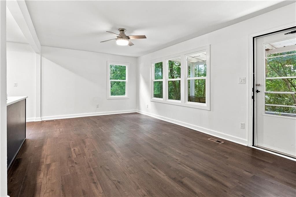 3 bedroom, 1 bathroom, 888 sq ft single family residence for sale at 3617 Winland Drive, Dalton, GA 30721 — photo 2