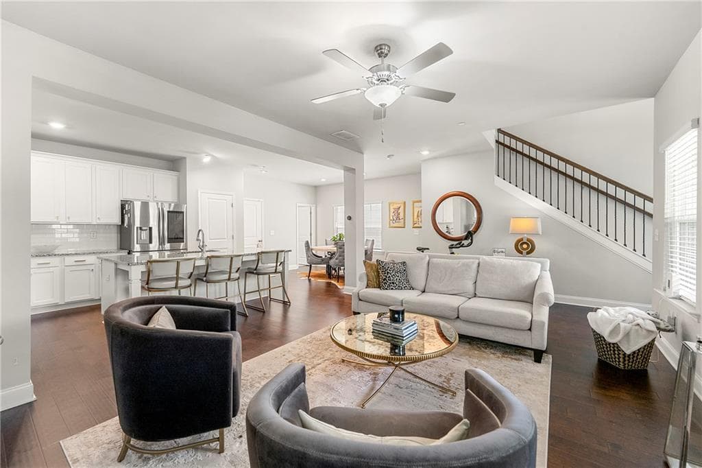 4 bedroom, 4 bathroom, 2,818 sq ft single family residence under contract at 985 Shelnutt Drive, Marietta, GA 30060 — photo 3