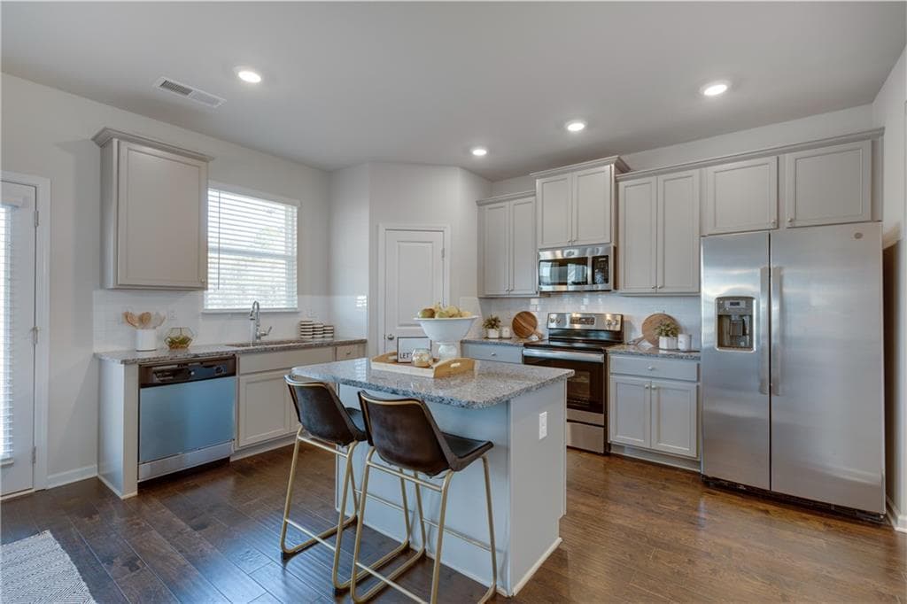 4 bedroom, 3 bathroom, 2,235 sq ft single family residence for sale at 527 Collier Mills Road, Lawrenceville, GA 30045 — photo 5
