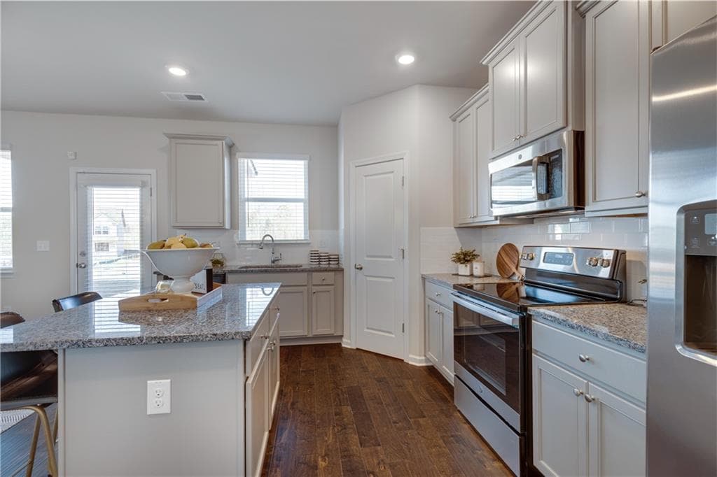 4 bedroom, 3 bathroom, 2,235 sq ft single family residence for sale at 527 Collier Mills Road, Lawrenceville, GA 30045 — photo 6