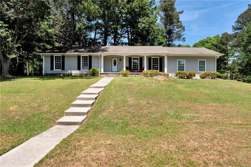 3 bedroom, 2 bathroom, 1,908 sq ft single family residence for sale at 1847 Oak Ridge Lane, Lawrenceville, GA 30044 — photo 2