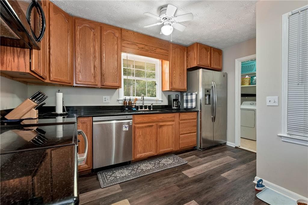 3 bedroom, 2 bathroom, 1,908 sq ft single family residence for sale at 1847 Oak Ridge Lane, Lawrenceville, GA 30044 — photo 4