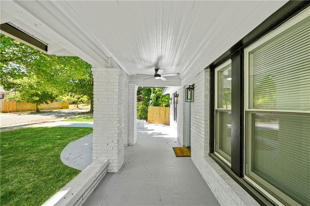 3 bedroom, 3 bathroom, 1,789 sq ft single family residence under contract at 1023 Byron Drive, Atlanta, GA 30310 — photo 4