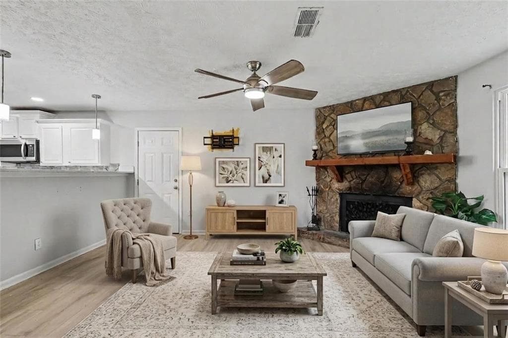 3 bedroom, 2 bathroom, 1,152 sq ft single family residence under contract at 5425 Timor Trail, Lithonia, GA 30038 — photo 2