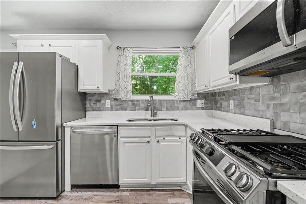 3 bedroom, 2 bathroom, 1,152 sq ft single family residence under contract at 5425 Timor Trail, Lithonia, GA 30038 — photo 3
