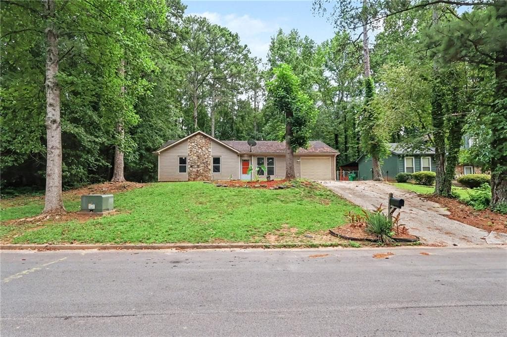 3 bedroom, 2 bathroom, 1,152 sq ft single family residence under contract at 5425 Timor Trail, Lithonia, GA 30038 — photo 7