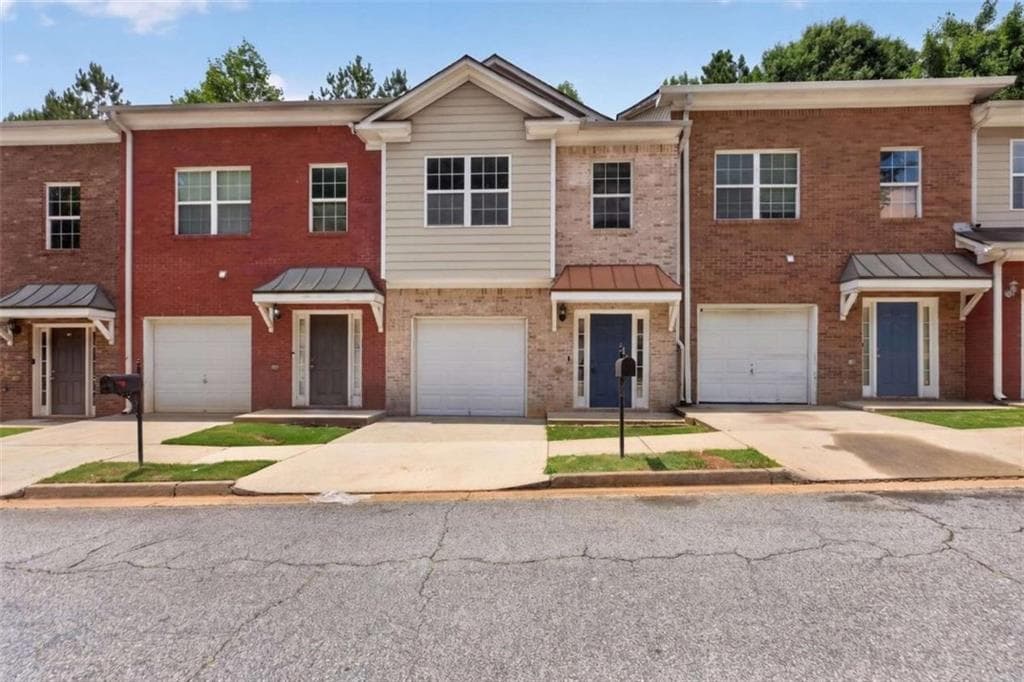 2 bedroom, 3 bathroom, 1,476 sq ft townhouse for sale at 5019 Lower Elm Street, South Fulton, GA 30349 — photo 2