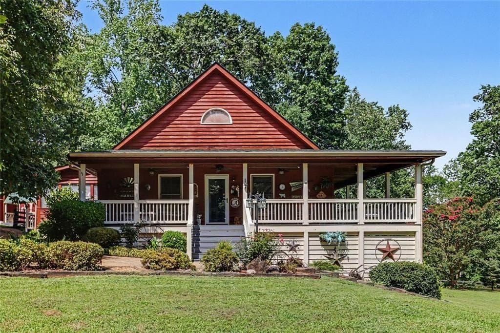 3 bedroom, 2 bathroom, 2,560 sq ft single family residence under contract at 104 Pratten Drive, Cleveland, GA 30528 — photo 2