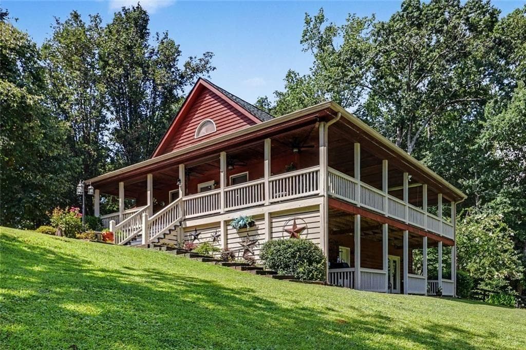 3 bedroom, 2 bathroom, 2,560 sq ft single family residence under contract at 104 Pratten Drive, Cleveland, GA 30528 — photo 3
