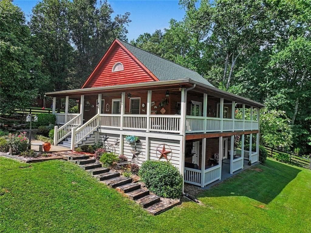 3 bedroom, 2 bathroom, 2,560 sq ft single family residence under contract at 104 Pratten Drive, Cleveland, GA 30528 — photo 4