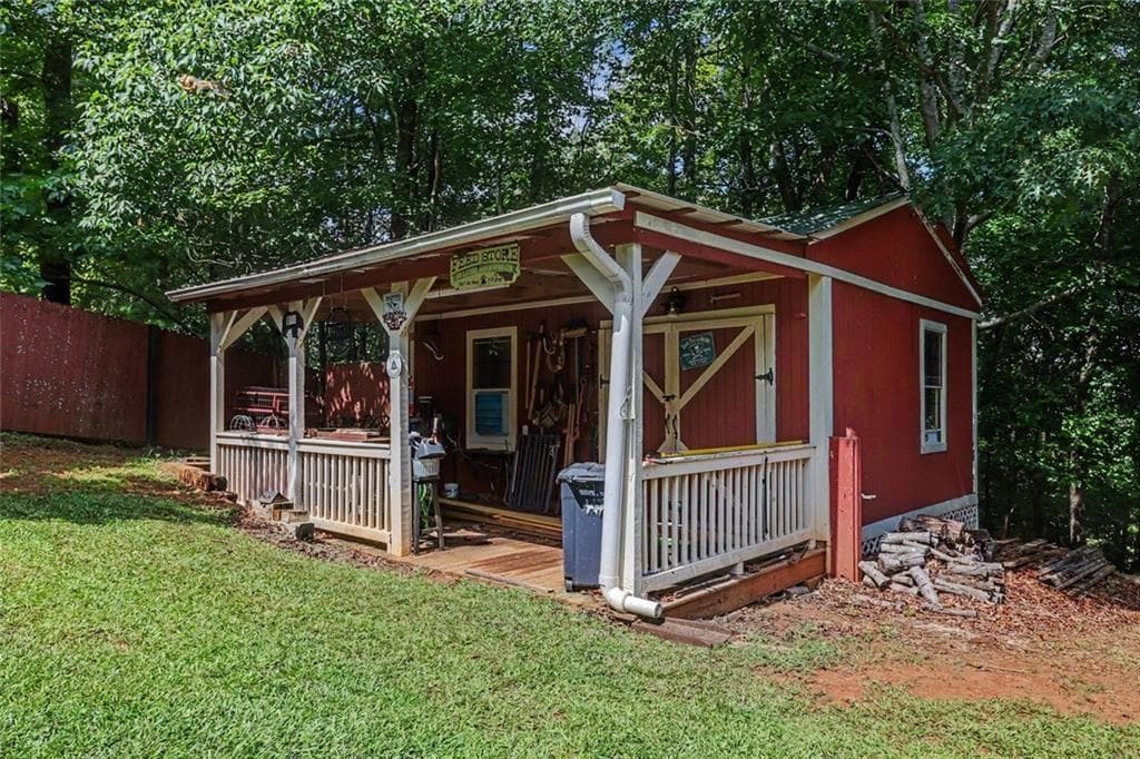 3 bedroom, 2 bathroom, 2,560 sq ft single family residence under contract at 104 Pratten Drive, Cleveland, GA 30528 — photo 8