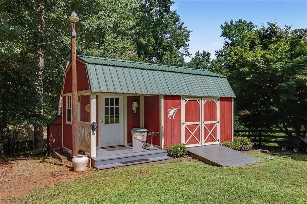 3 bedroom, 2 bathroom, 2,560 sq ft single family residence under contract at 104 Pratten Drive, Cleveland, GA 30528 — photo 9