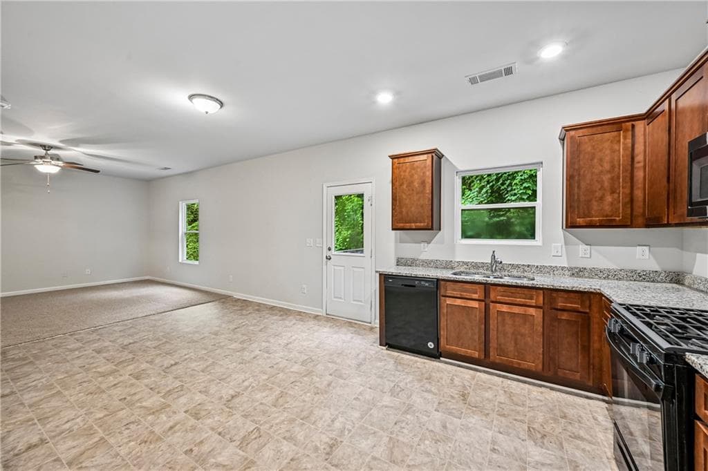 3 bedroom, 2 bathroom, 2,257 sq ft single family residence for sale at 203 Scotland Drive, Dallas, GA 30132 — photo 3