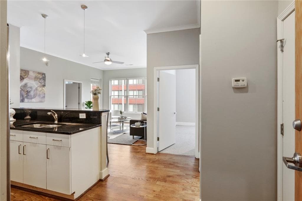 2 bedroom, 2 bathroom, 1,050 sq ft condominium for sale at 384 Ralph Mcgill Boulevard 319, Atlanta, GA 30312 — photo 3