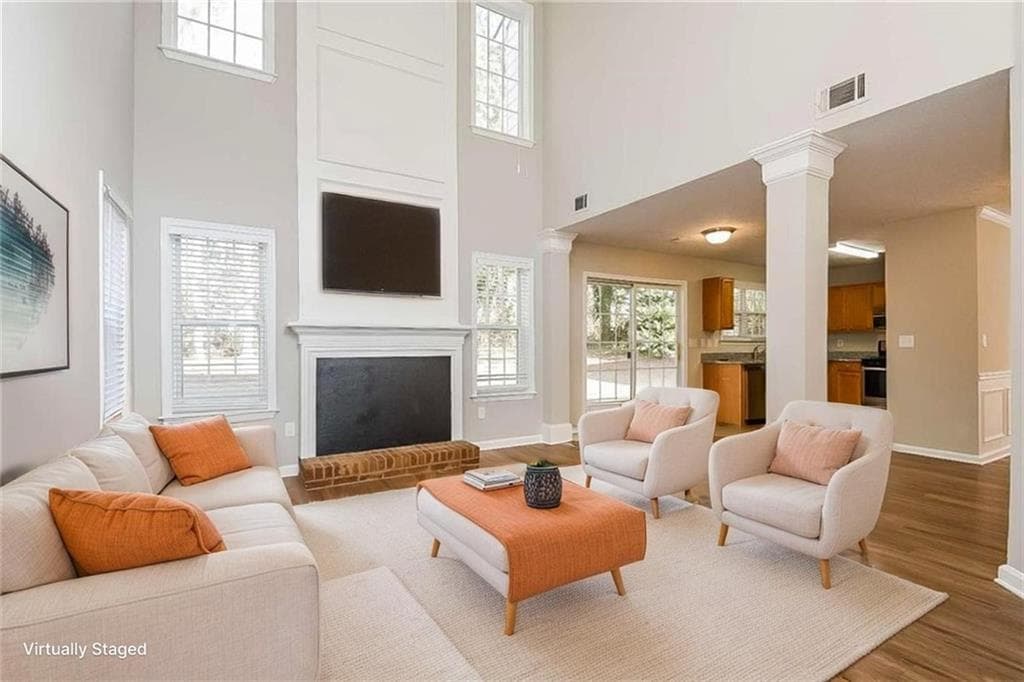 3 bedroom, 3 bathroom, 1,776 sq ft single family residence under contract at 1305 Glenover Way, Marietta, GA 30062 — photo 4