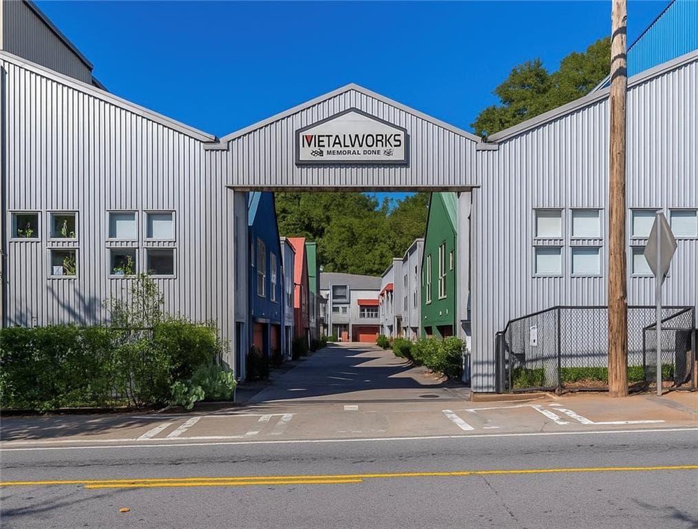 2 bedroom, 2 bathroom, 1,900 sq ft townhouse under contract at 920 Memorial Drive 35, Atlanta, GA 30316