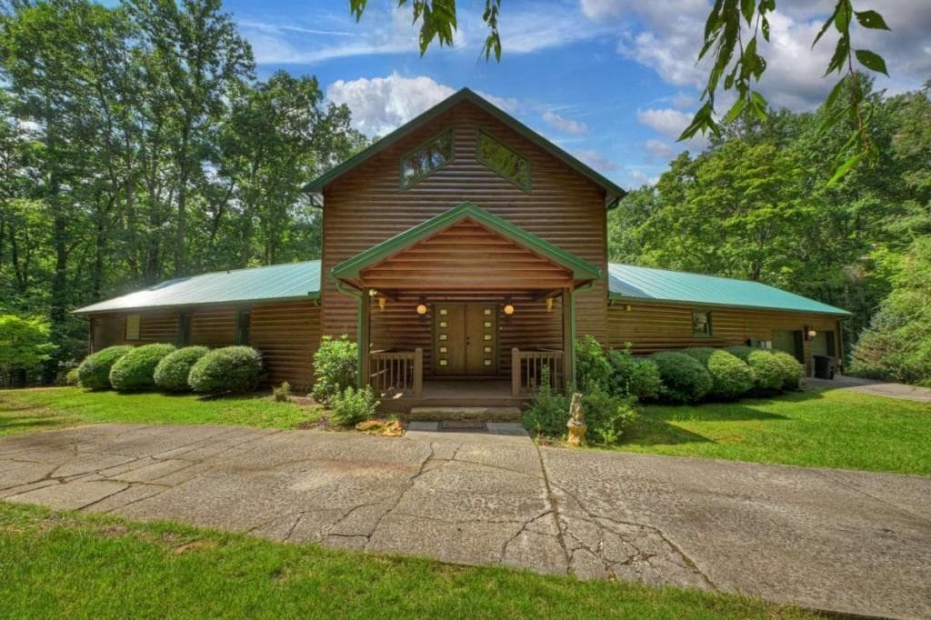 7 bedroom, 5 bathroom, 5,903 sq ft single family residence for sale at 20 Bear Trail, Ellijay, GA 30540