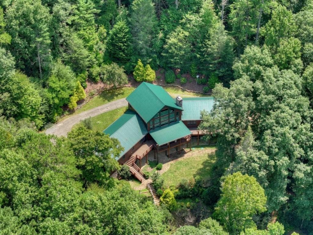 7 bedroom, 5 bathroom, 5,903 sq ft single family residence for sale at 20 Bear Trail, Ellijay, GA 30540 — photo 3