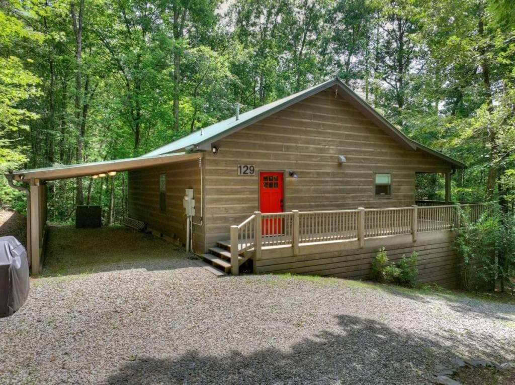 7 bedroom, 5 bathroom, 5,903 sq ft single family residence for sale at 20 Bear Trail, Ellijay, GA 30540 — photo 7