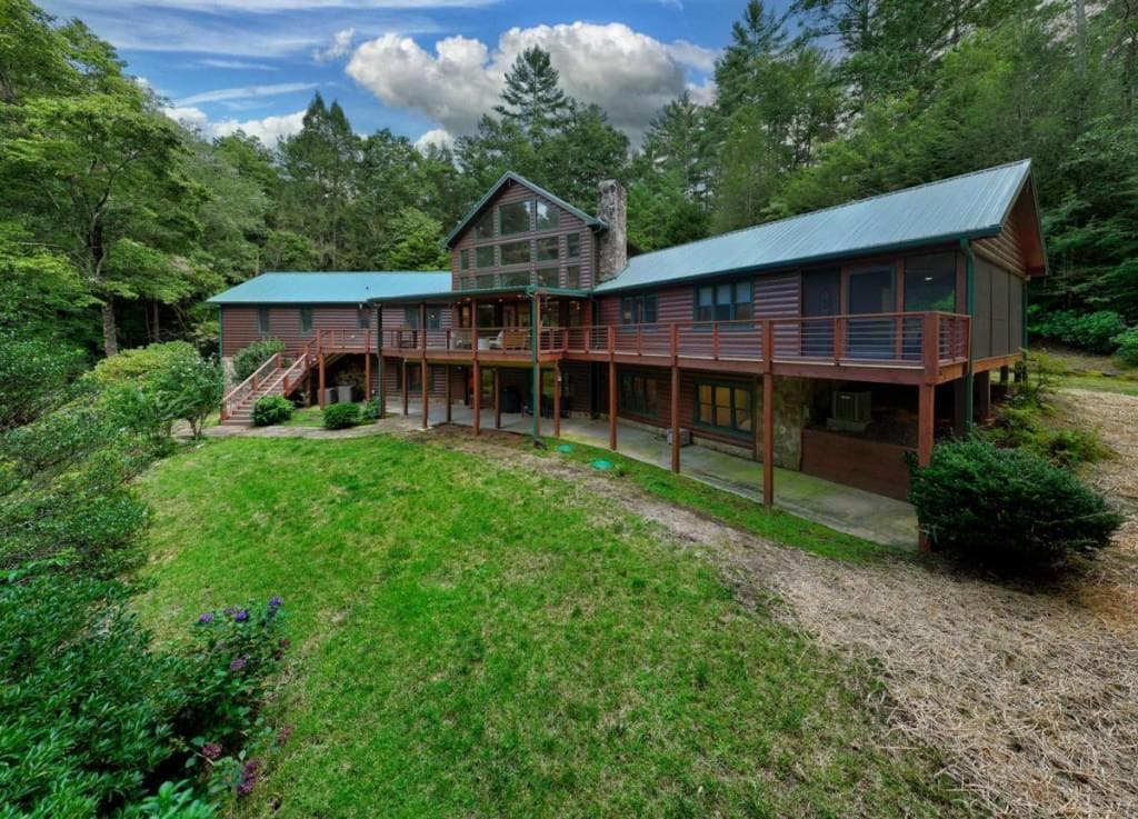 7 bedroom, 5 bathroom, 5,903 sq ft single family residence for sale at 20 Bear Trail, Ellijay, GA 30540 — photo 9