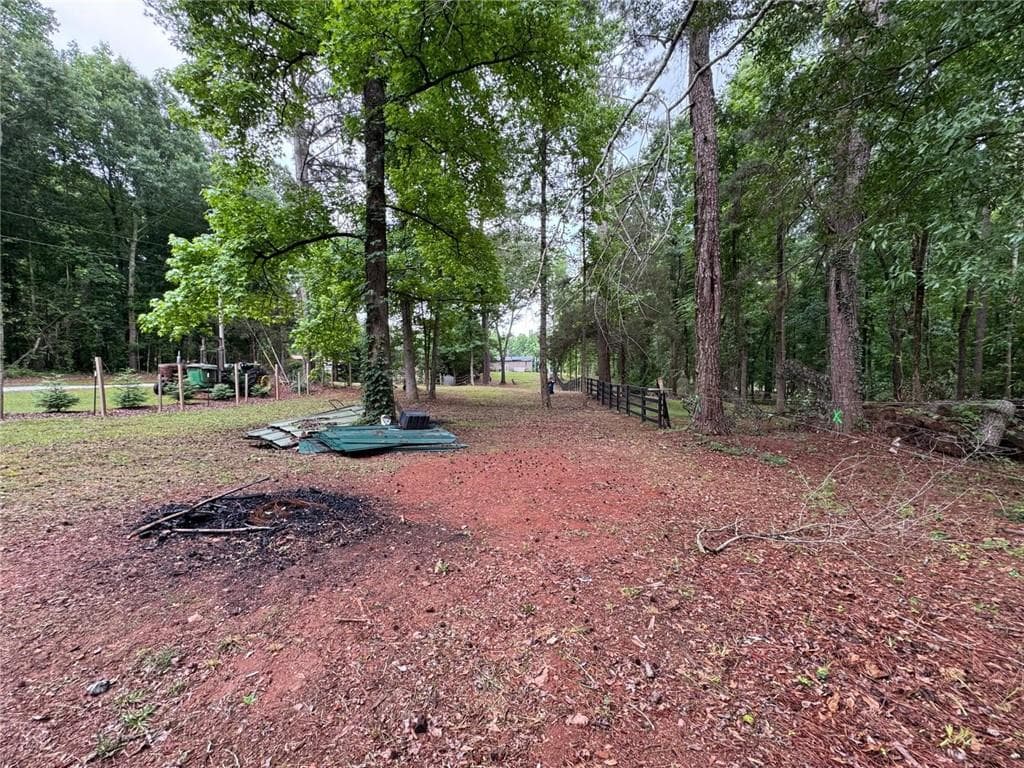 3 bedroom, 2 bathroom, 1,960 sq ft single family residence for sale at 219 Lynn Road, Bethlehem, GA 30620 — photo 6