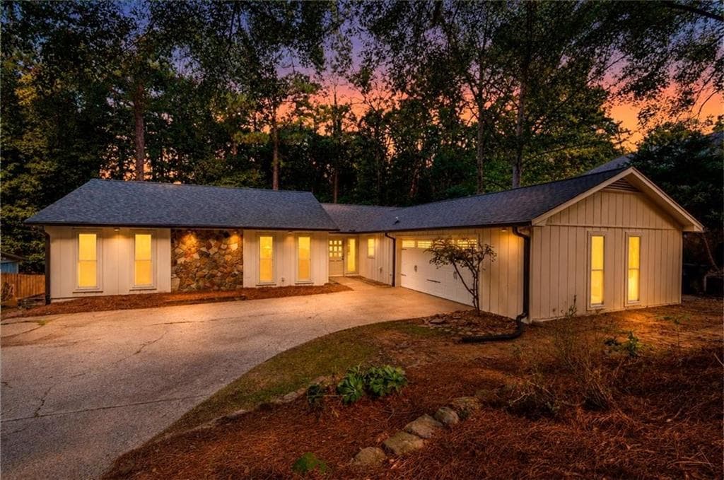 3 bedroom, 2 bathroom, 1,932 sq ft single family residence for sale at 9570 Hillside Drive, Roswell, GA 30076 — photo 2