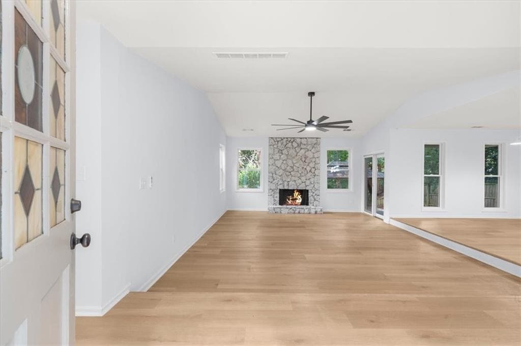 3 bedroom, 2 bathroom, 1,932 sq ft single family residence for sale at 9570 Hillside Drive, Roswell, GA 30076 — photo 4