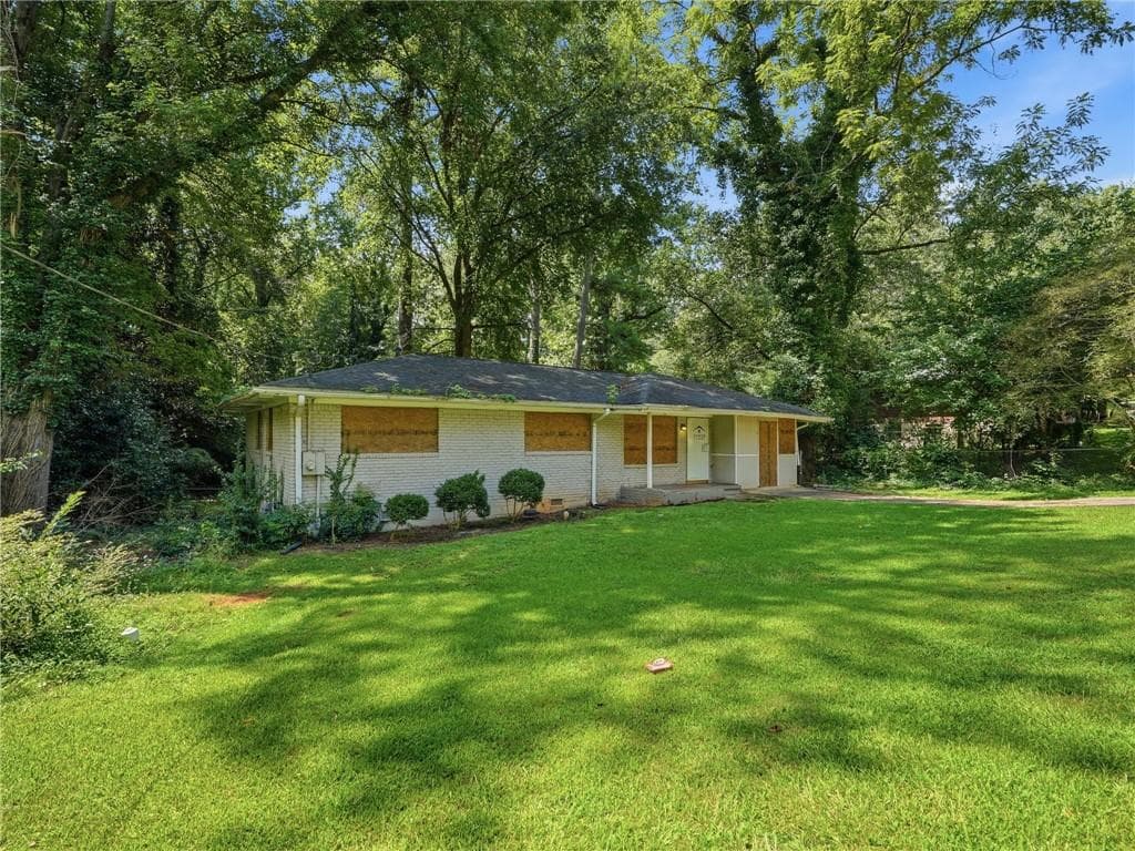 3 bedroom, 1 bathroom, 1,382 sq ft single family residence for sale at 4009 Kirksford Drive, Decatur, GA 30035 — photo 3