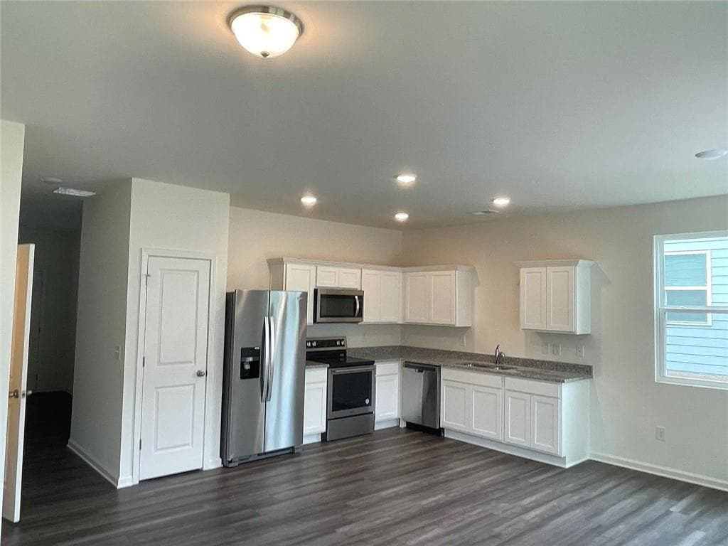 3 bedroom, 4 bathroom, 1,421 sq ft townhouse for rent at 438 Union Station Street, Cartersville, GA 30120 for $1,600 a month — photo 2