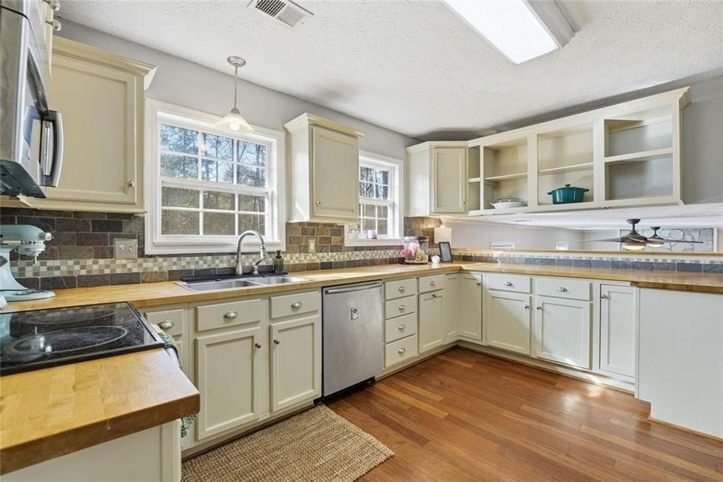 3 bedroom, 3 bathroom, 1,692 sq ft single family residence under contract at 4766 McKee Court, Mableton, GA 30126 — photo 10